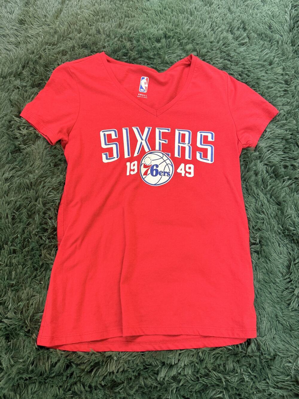 Philadelphia 76ers NBA Women's Small Red V-Neck T-Shirt Fan Apparel